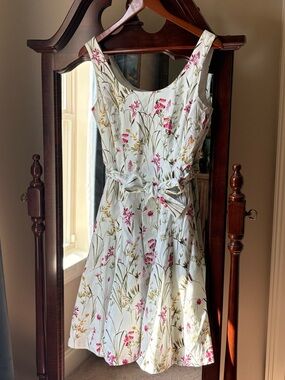 EUC Gal Meets Glam Collection Petal Dress, size 4